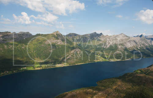 flyfoto av helgeland, salten, meløy, halsa, bjærangsfjorden