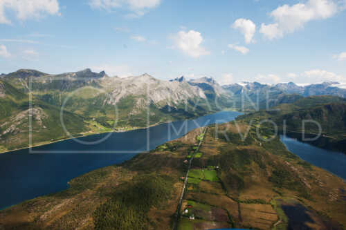 flyfoto av helgeland, salten, meløy, halsa, bjærangsfjorden