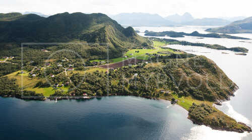 flyfoto av helgeland, salten, meløy, engavågen