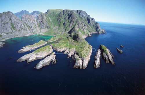 flyfoto av nord-norge, nordland, lofoten, yttersia