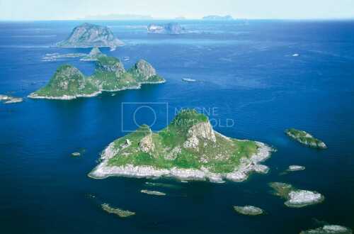 flyfoto av nord-norge, nordland, lofoten, røst, fiskevær, lofotfiske