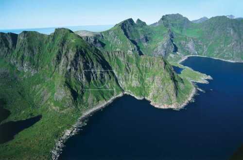flyfoto av nord-norge, nordland, lofoten, yttersia