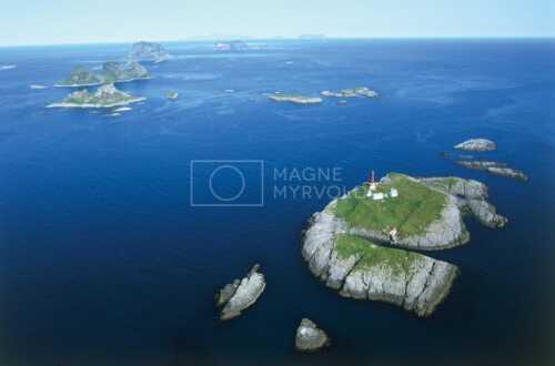 flyfoto av nord-norge, nordland, lofoten, røst, fiskevær, lofotfiske