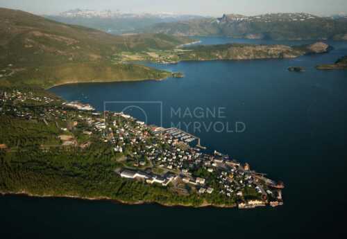 flyfoto av nord-norge, nordland, helgeland, hemnesberget