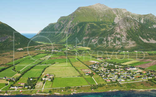 flyfoto av: helgeland, salten, meløy, reipå