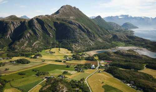 flyfoto av helgeland, salten, meløy,meløya