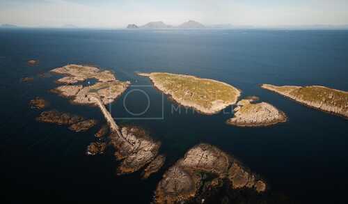 flyfoto av nord-norge, nordland, helgeland, bremstein fyr
