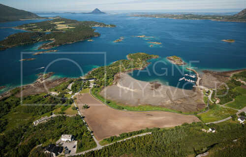 flyfoto av helgeland, salten, meløy, engavågen