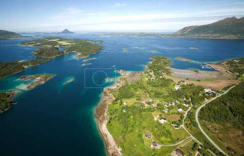 flyfoto av nordland, helgeland, salten, meløy, engavågen