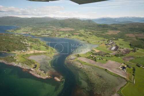 flyfoto av nordland, salten, fauske, valnesfjord