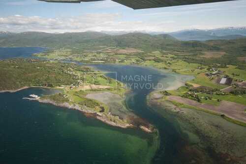 flyfoto av nordland, salten, fauske, valnesfjord