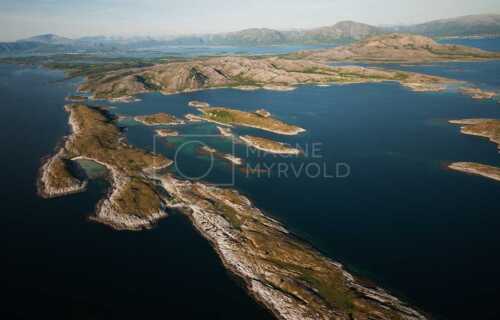 flyfoto av nord-norge, nordland, helgeland, torghatten