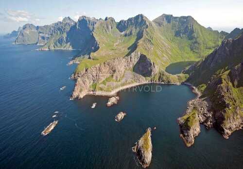 flyfoto av nord-norge, nordland, lofoten, yttersia